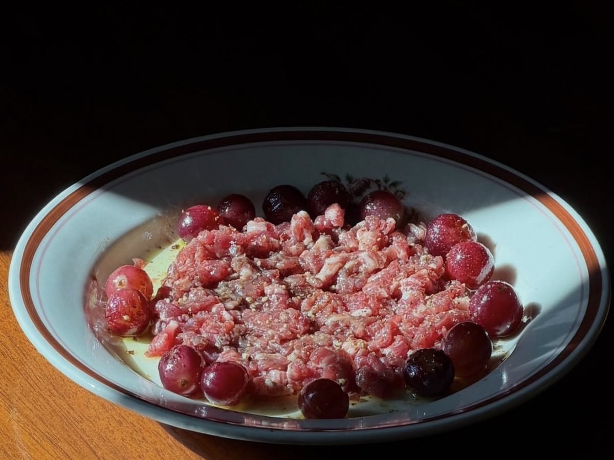 Beef steak tartare with roasted grapes