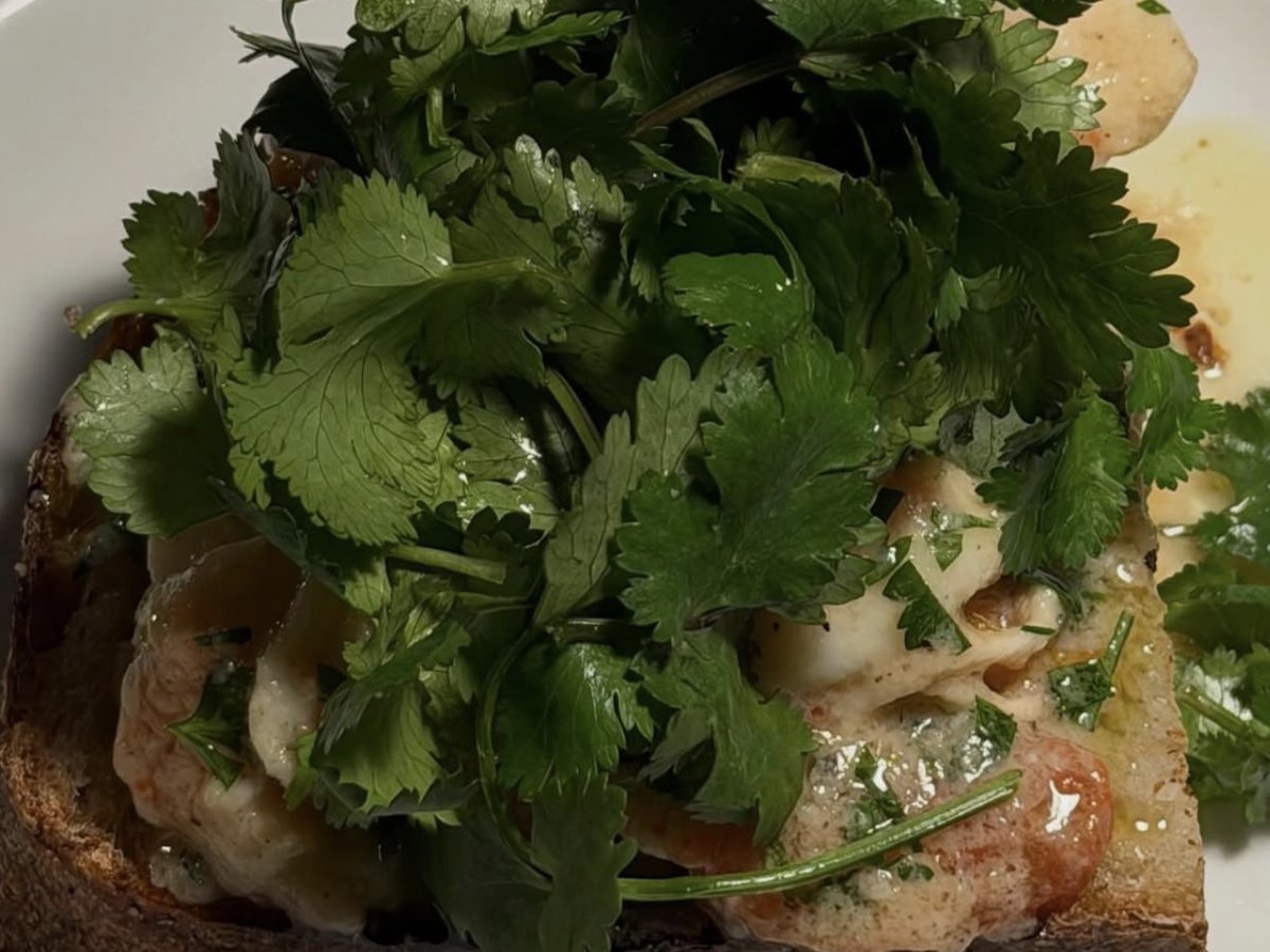 Shrimps confit on toast