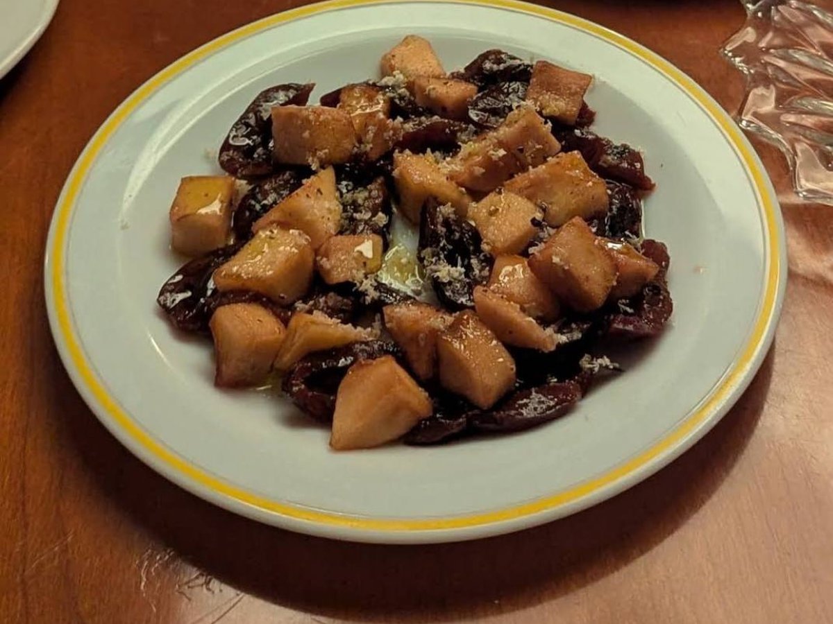 Vinegar-cured plums, apples and fresh horseradish
